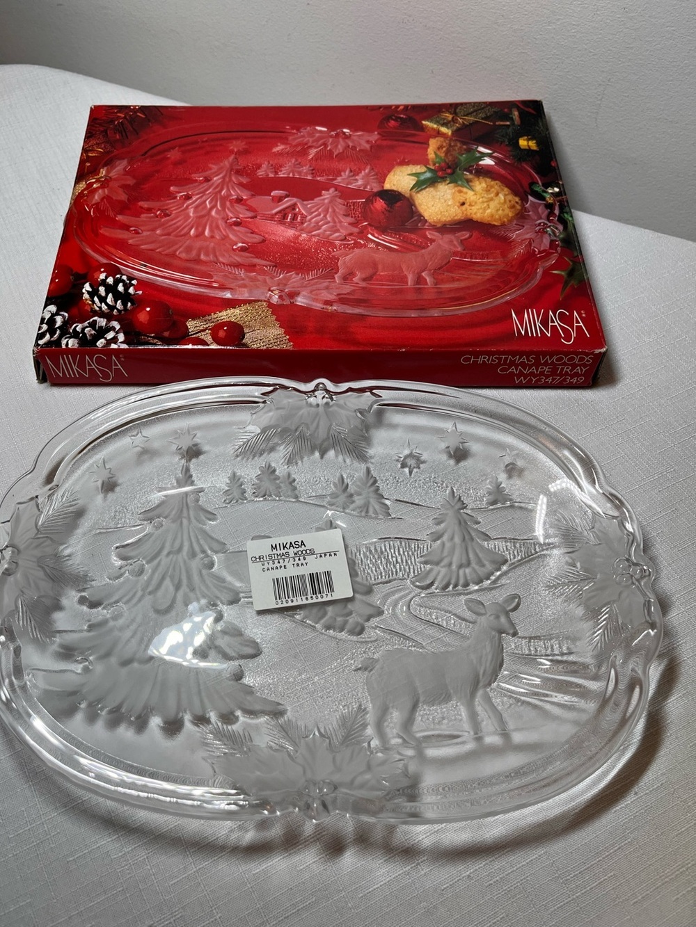 New Mikasa Clear Glass Holiday Woodland Serving Platter. 
10x7”
Festive. Unique